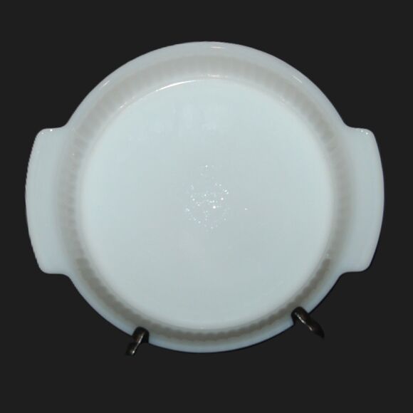 ANCHOR HOCKING FIRE KING SIGNED 9" WHITE #1460 MILK GLASS PIE PLATE 2 HANDLES - Picture 2 of 6